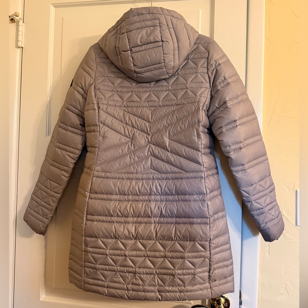 The North Face Women's Light Gray Hooded Puffer Jacket - Picture 4 of 7